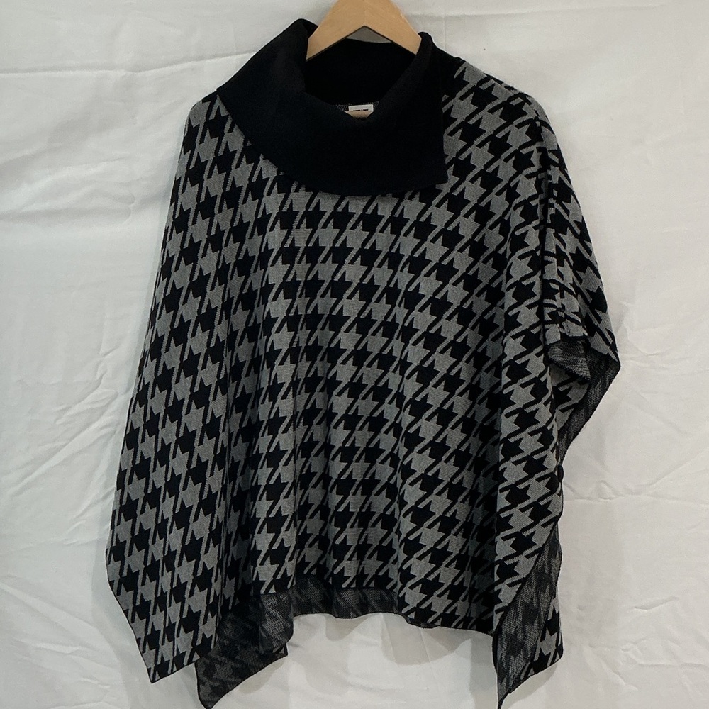 Anne Klein Black and Gray Patterned Poncho